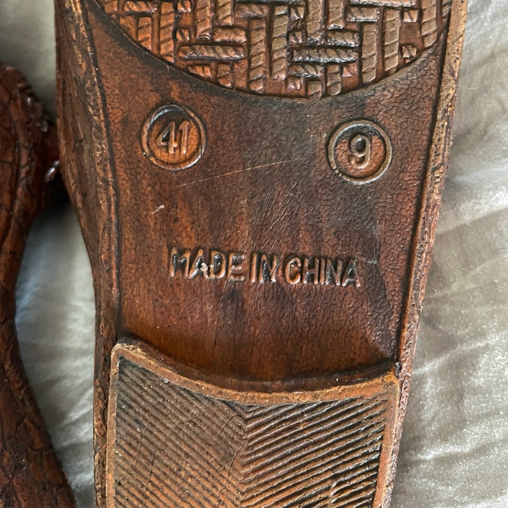 Hawaii Sandals | Brown Sandals | Brown Slippers | Size 9 - Picture 2 of 2